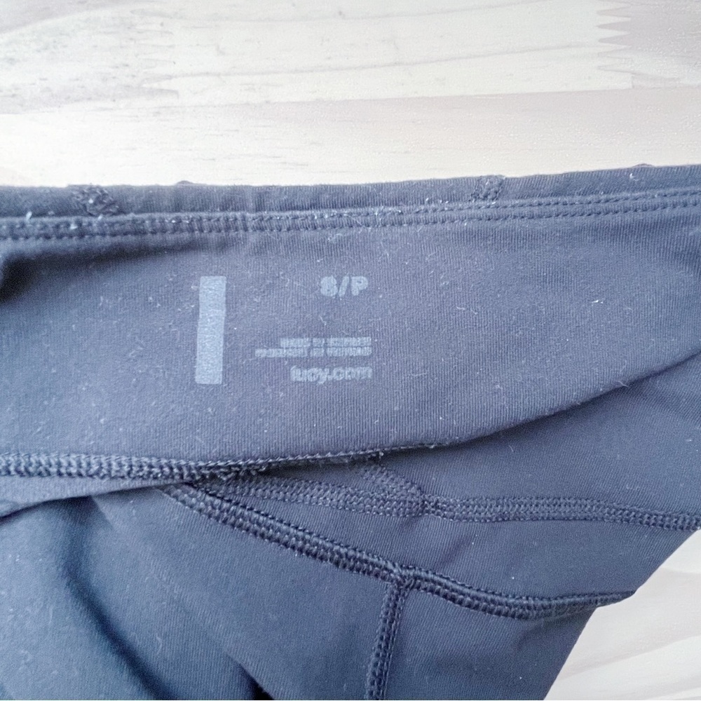 Lucy Mid-Rise‎ Capri Tight Leggings in Black, Cropped Yoga Pants, Size Small - Picture 4 of 9